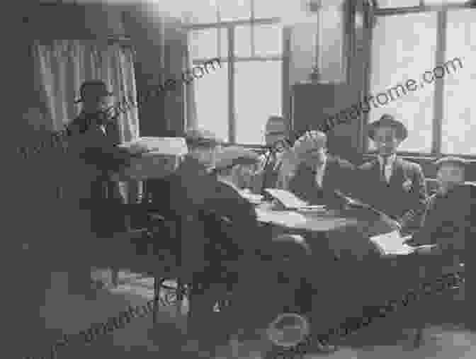 A Historical Photograph Of A Group Of Jewish People Gathered In Britain The Jews Of Britain 1656 To 2000 (Jewish Communities In The Modern World 3)